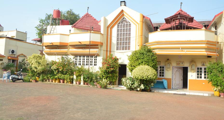 Hari Champa Resort, Surat 1